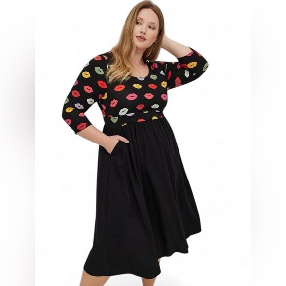 torrid Dresses & Skirts - Torrid Dress Sz 4XL Black Dress with Colorful Lip Print Special Events Valentine